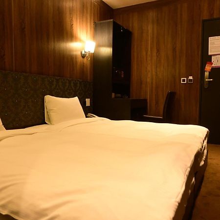 Meworld Hotel - Taipei Main Station Экстерьер фото