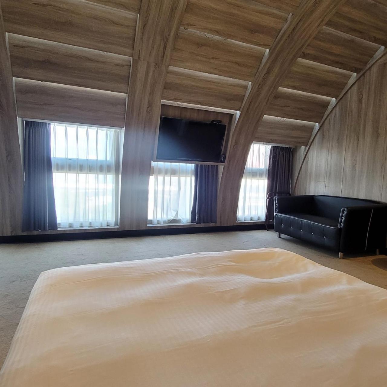 Meworld Hotel - Taipei Main Station Экстерьер фото