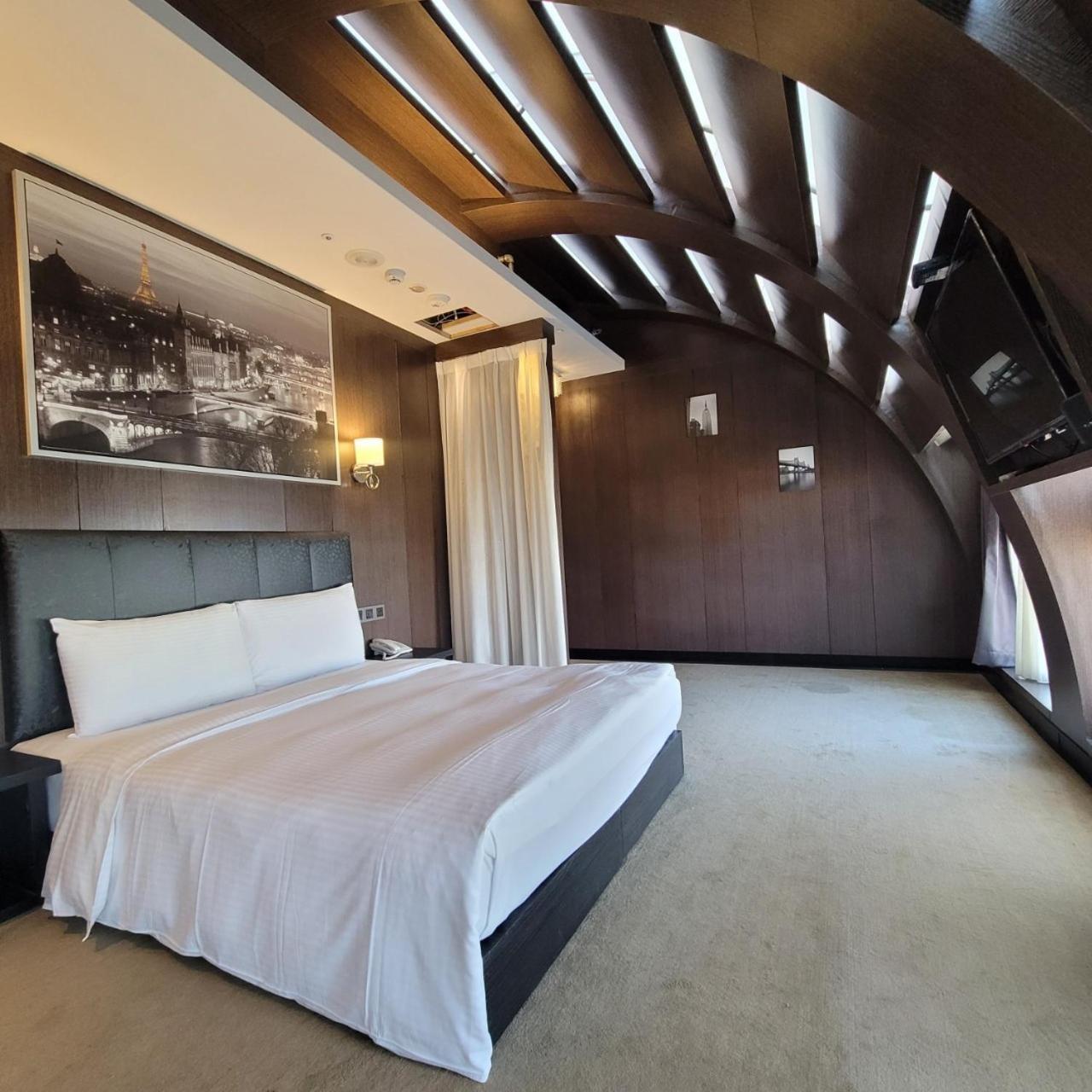 Meworld Hotel - Taipei Main Station Экстерьер фото