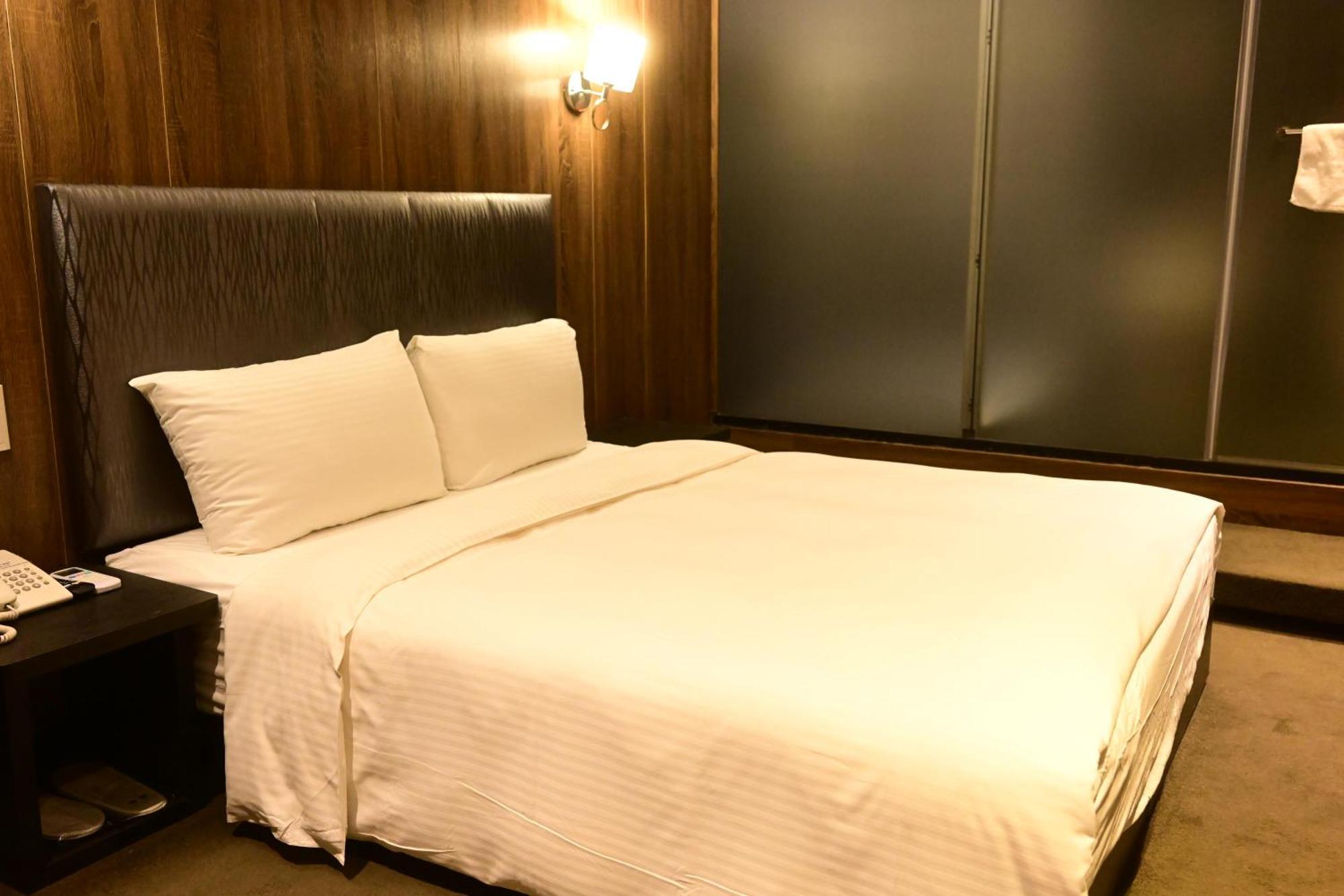 Meworld Hotel - Taipei Main Station Экстерьер фото